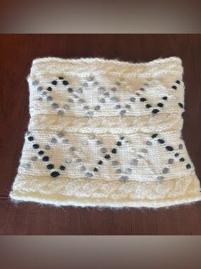Francesca's Ivory Knitted Scarf with Gray Accents - NWT